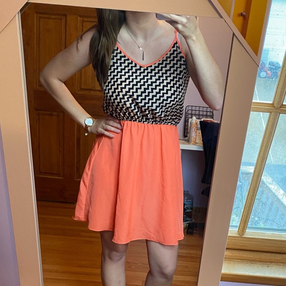 Coral Flowey Dress - Picture 3 of 8